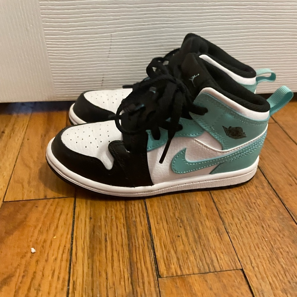 Air Jordan 1 Mid Tropical Twist toddler shoes size 10c
